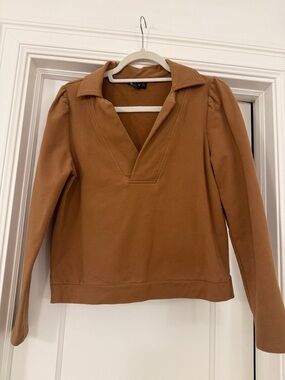 Collared V-Neck Pullover Sweatshirt in Camel